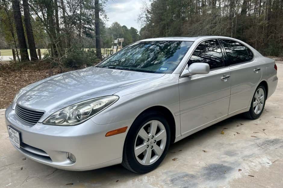 2005 Lexus ES sold for $9,300