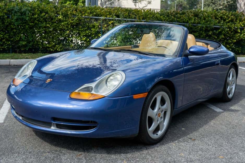1999 Porsche 996 911 Carrera sold for $22,000