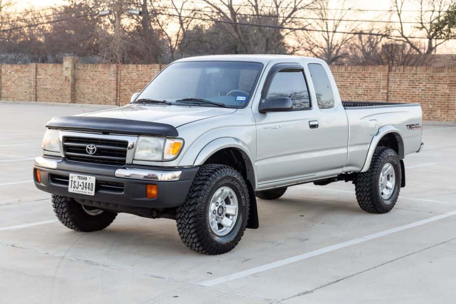2000 Toyota Tacoma (N1X0 1995-2005) sold for $27,250