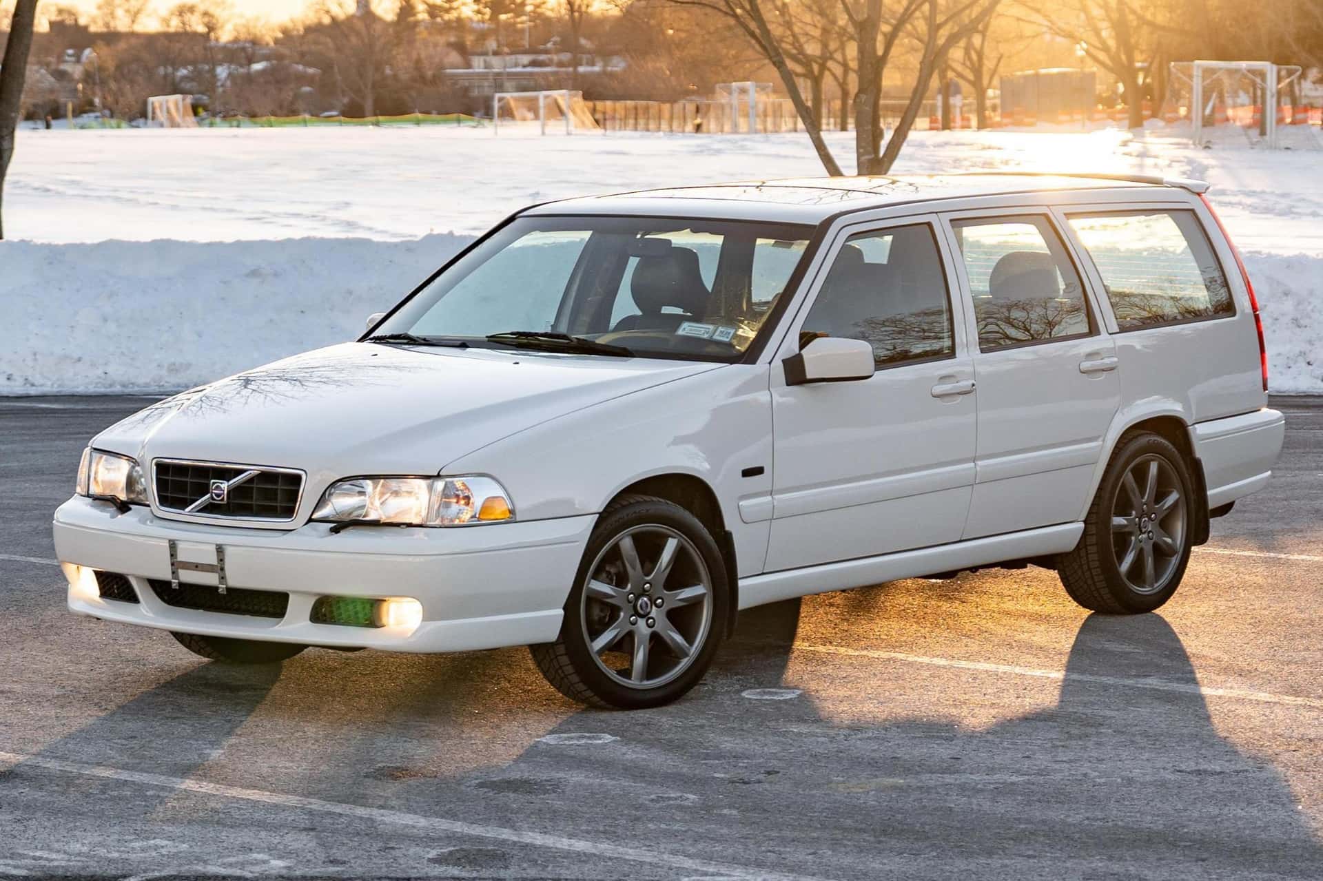 1998 Volvo V70 sold for $10,600