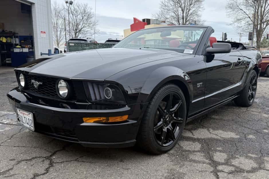 2006 Ford Mustang S197 2005-2014 sold for $12,750