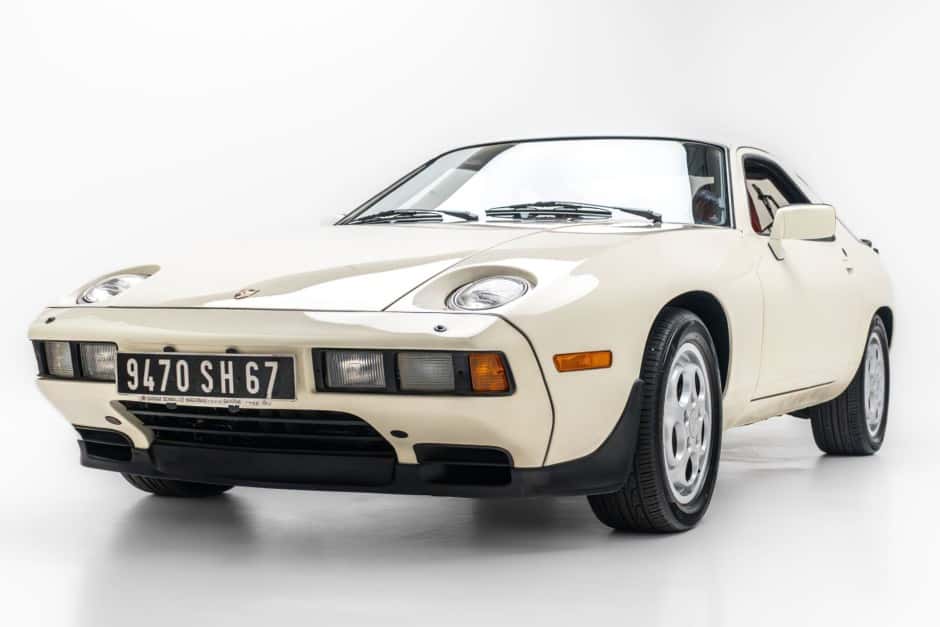 1984 Porsche 928 sold for $15,700