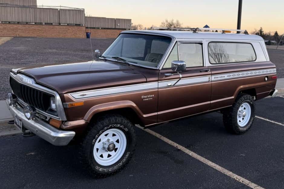 1983 Jeep SJ Cherokee sold for $23,250