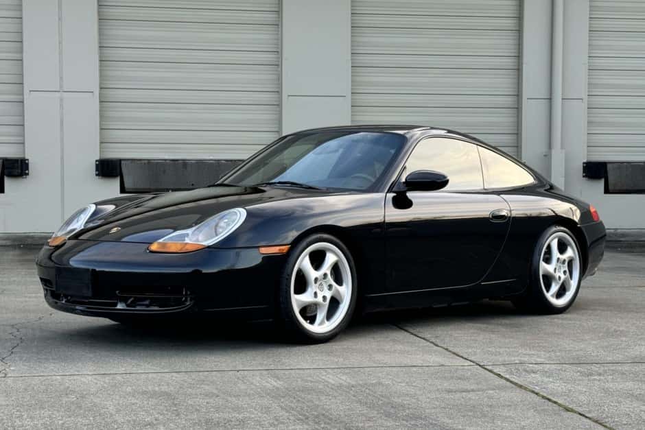 1999 Porsche 996 911 Carrera sold for $35,500