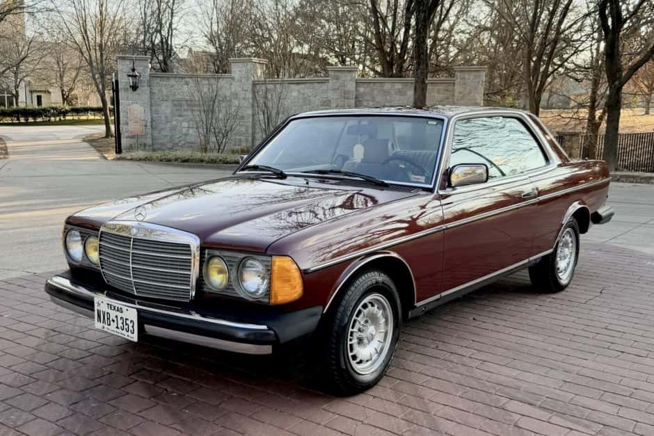 1985 Mercedes-Benz W123 sold for $22,500