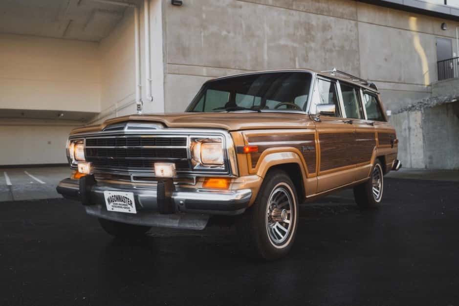 1987 Jeep SJ Grand Wagoneer sold for $26,250