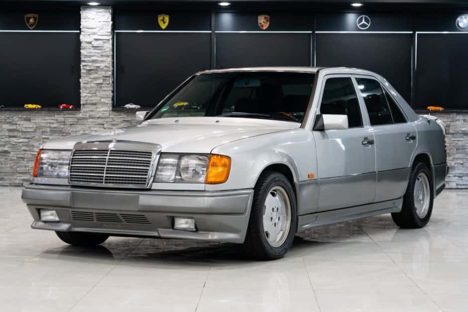1990 Mercedes-Benz W124 E-Class sold for $15,750