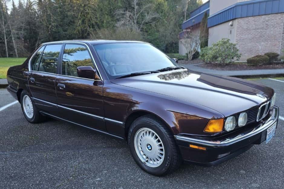 1991 BMW E32 7-Series sold for $9,200