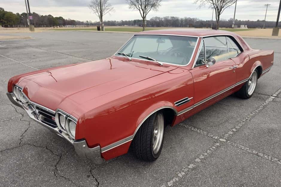 1966 Oldsmobile 442 sold for $25,000