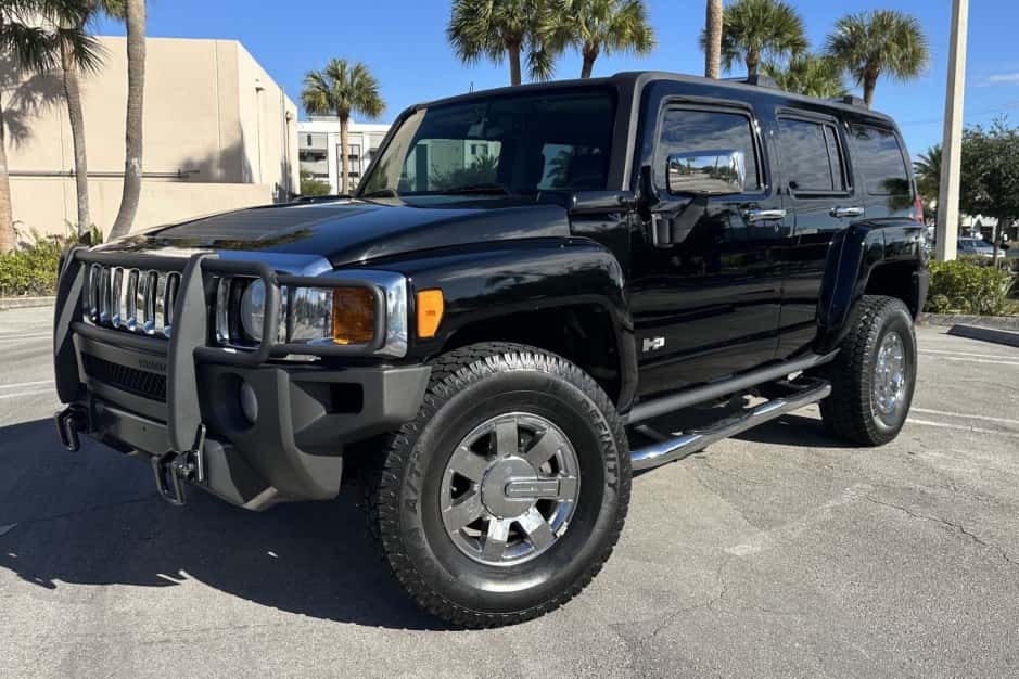2010 Hummer H3 sold for $23,277