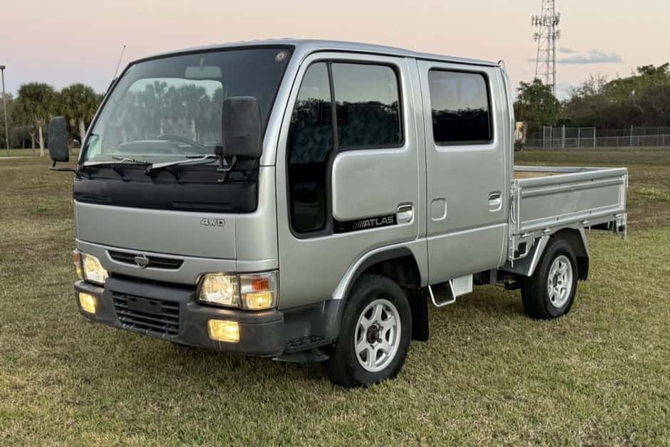 1999 Nissan Pickup sold for $15,519
