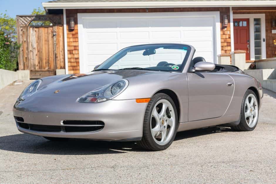 2001 Porsche 996 911 Carrera sold for $37,500