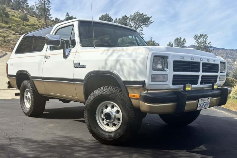1992 Dodge Ramcharger / Plymouth Trail Duster sold for $22,750