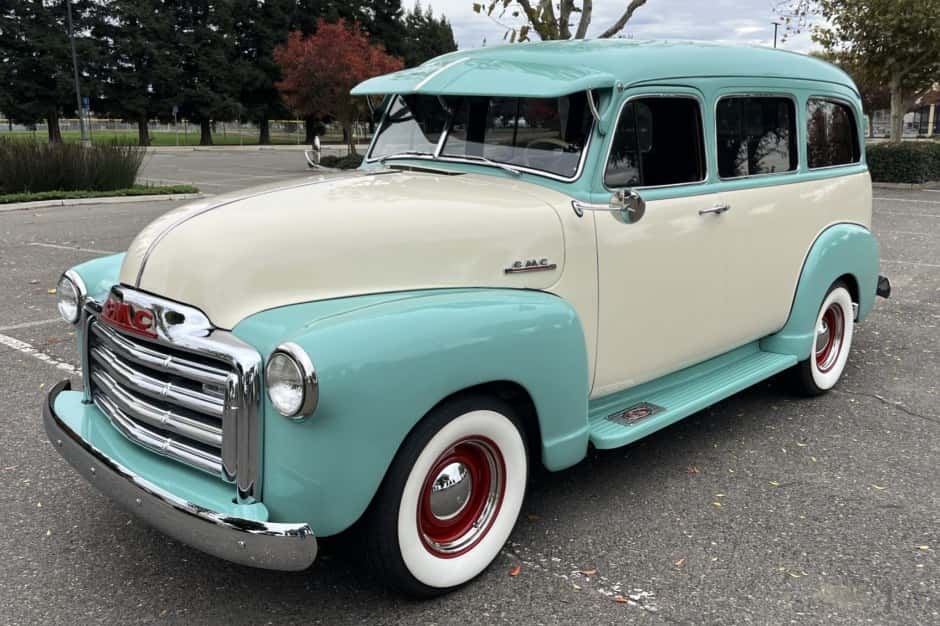 1953 GMC Carryall Suburban (1947-1955) sold for $35,000