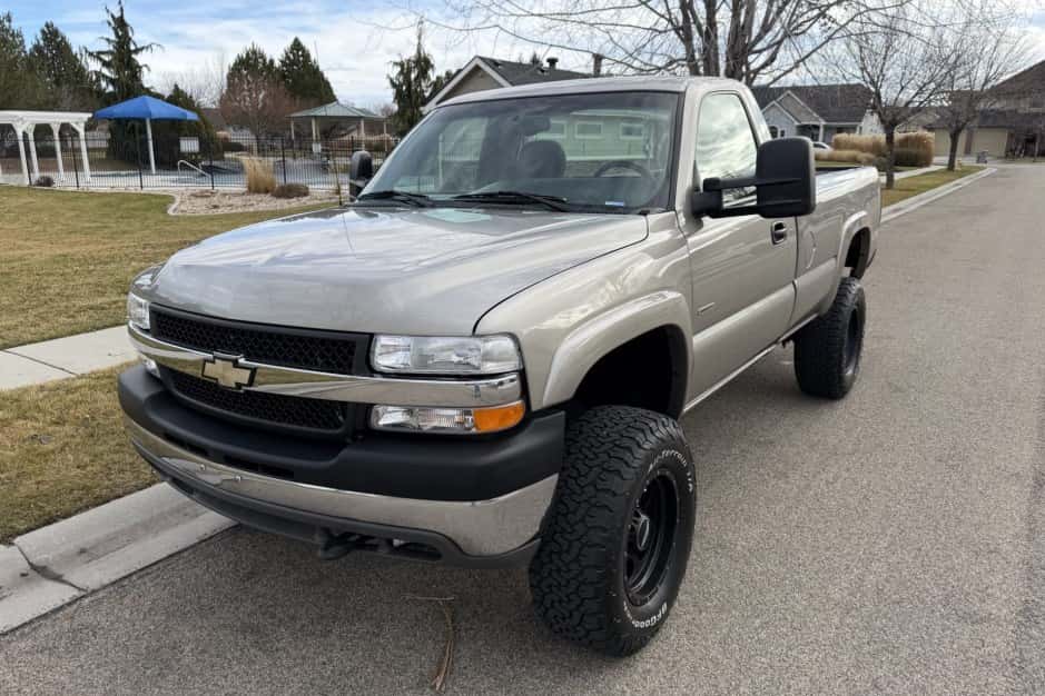 2002 Chevrolet Silverado GMT800 Heavy Duty (2000-2007) sold for $13,800