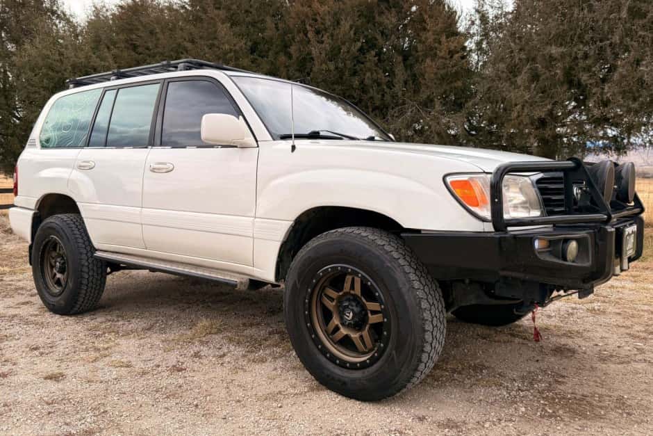 2000 Toyota Land Cruiser 100-Series sold for $20,000