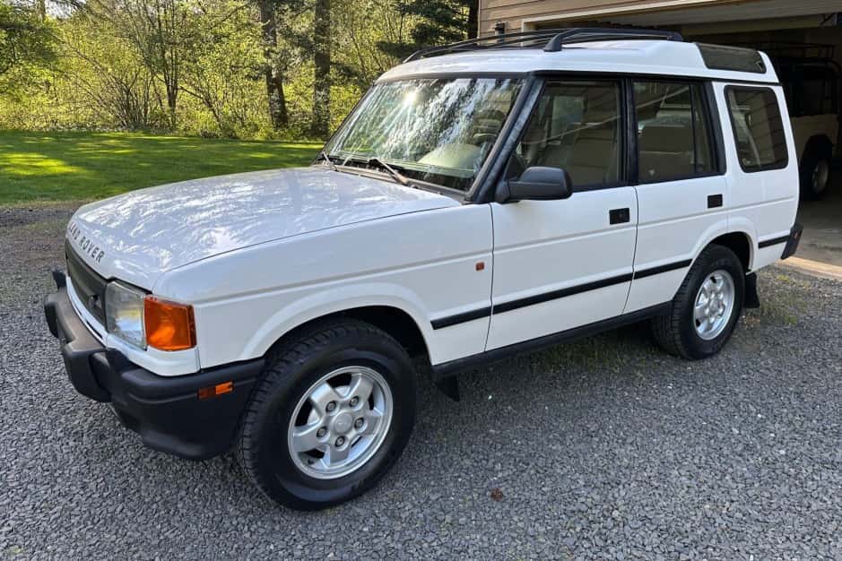 1995 Land Rover Discovery I sold for $11,500