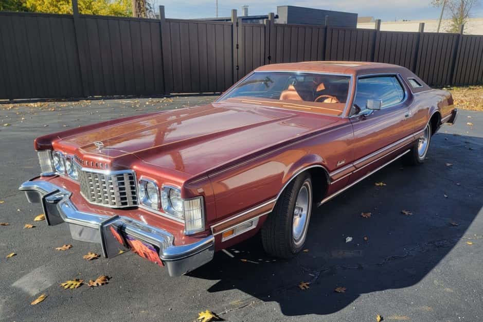 1975 Ford Thunderbird (1972-1976) sold for $9,700