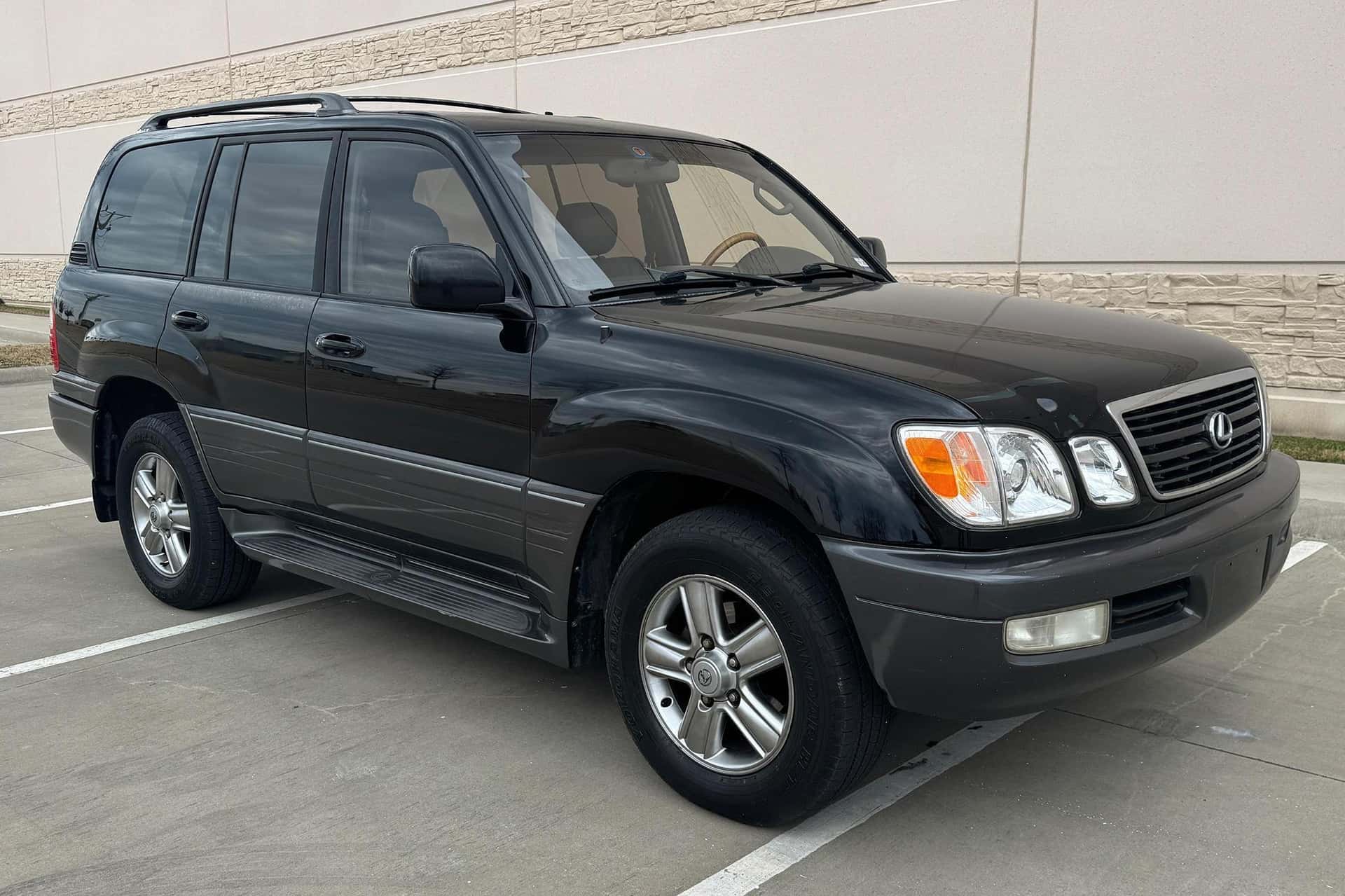 2002 Lexus LX sold for $9,200