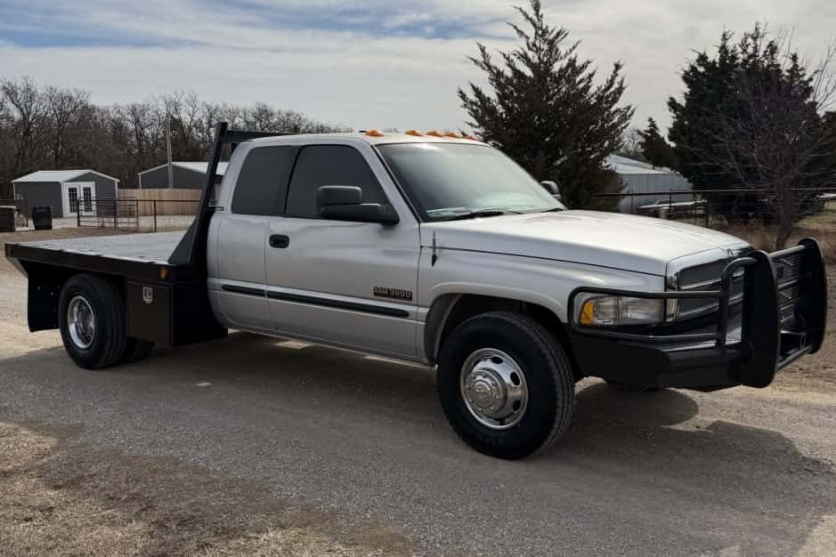 2002 Dodge Ram HD (1994-2002) sold for $15,100