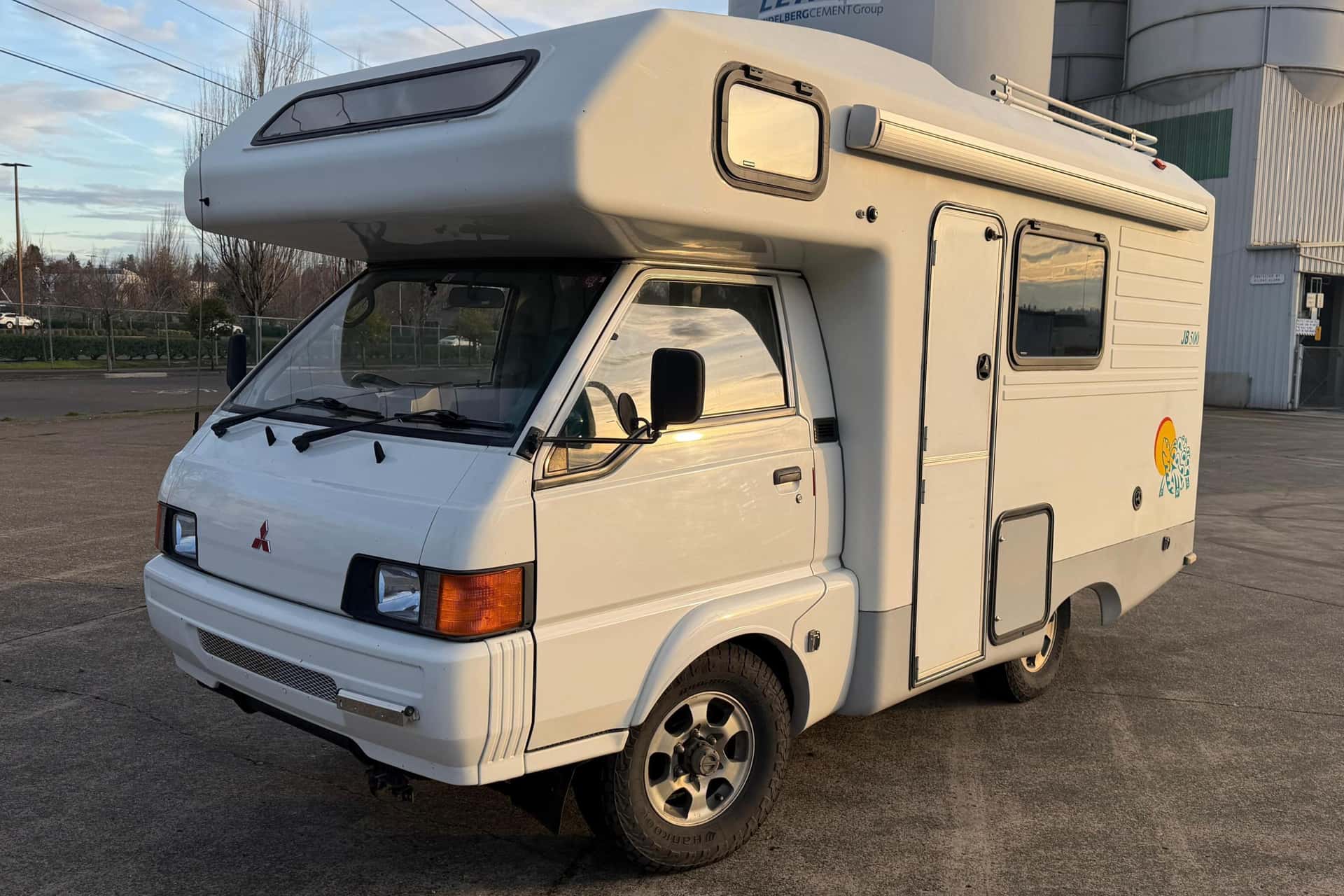 1995 Mitsubishi Delica sold for $19,517