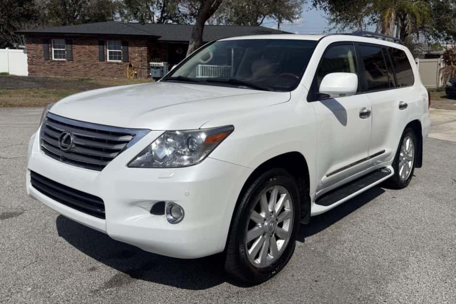 2009 Lexus LX570 sold for $23,750