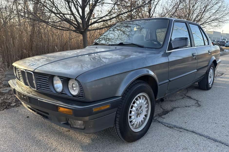 1989 BMW E30 3-Series Sedan sold for $4,151