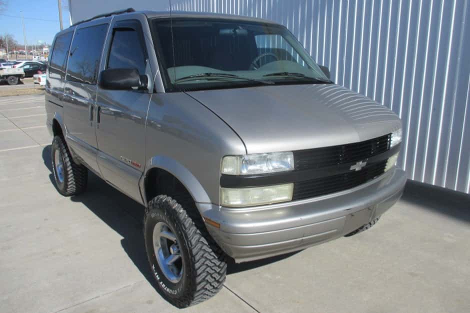2002 Chevrolet Astro sold for $7,500