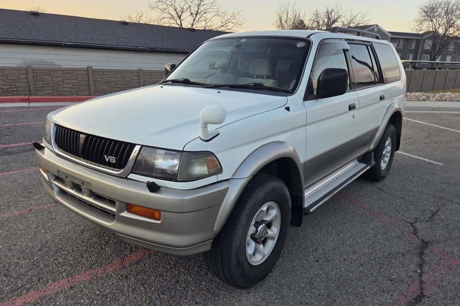 1996 Mitsubishi Pajero & Montero sold for $4,706