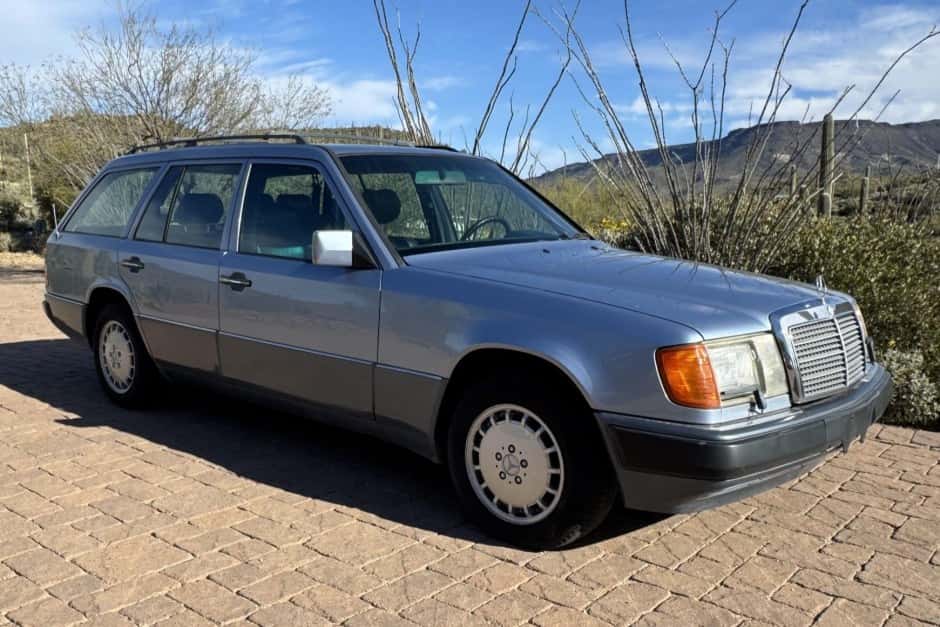 1991 Mercedes-Benz W124 E-Class sold for $2,300