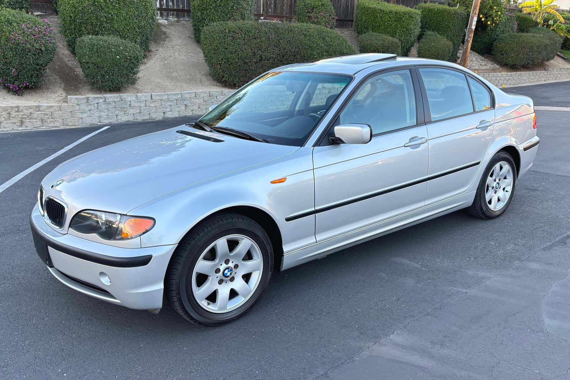 2002 BMW 3 Series sold for $8,700