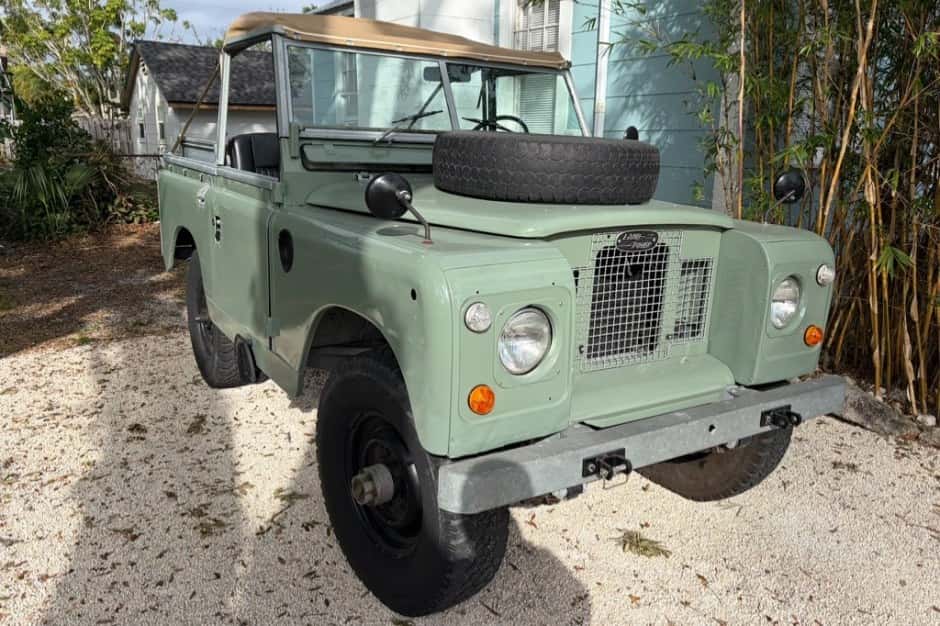 1973 Land Rover Series 88 sold for $15,800