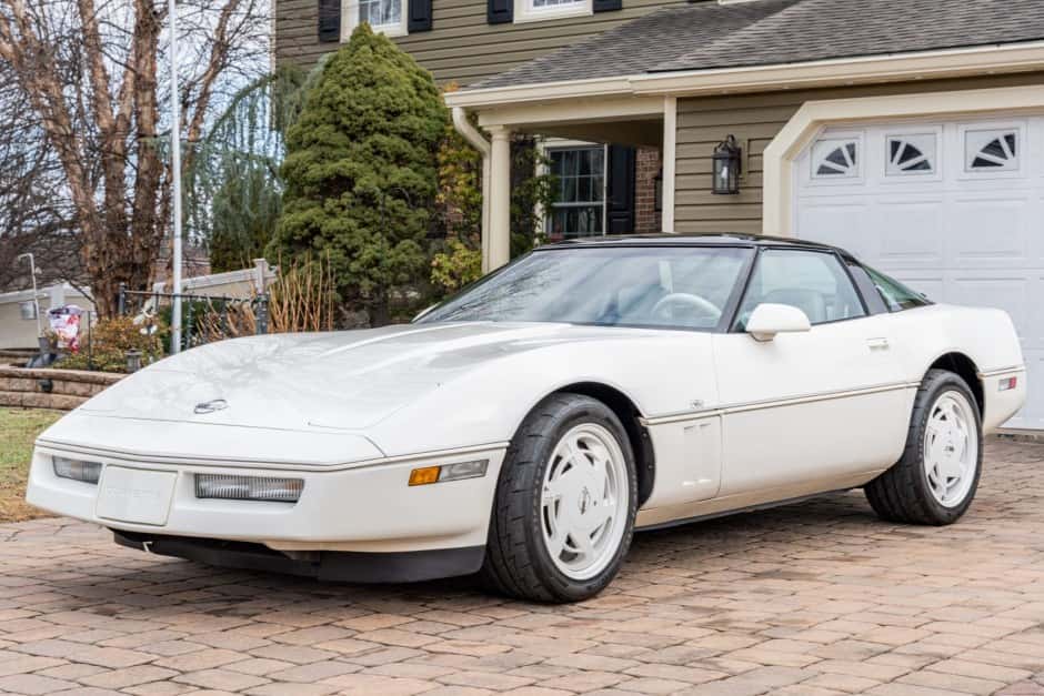 1988 Chevrolet Corvette C4 Coupe (1984-1991) sold for $14,027