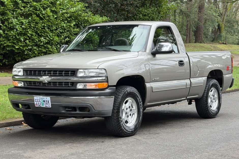 1999 Chevrolet Silverado GMT800 (1999-2007) sold for $18,500