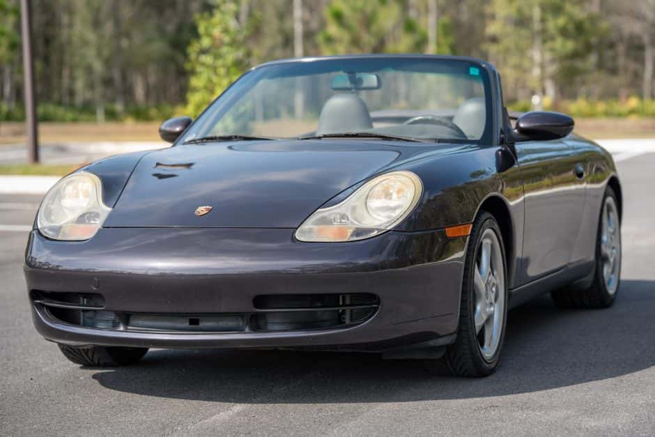 1999 Porsche 996 911 Carrera sold for $28,500