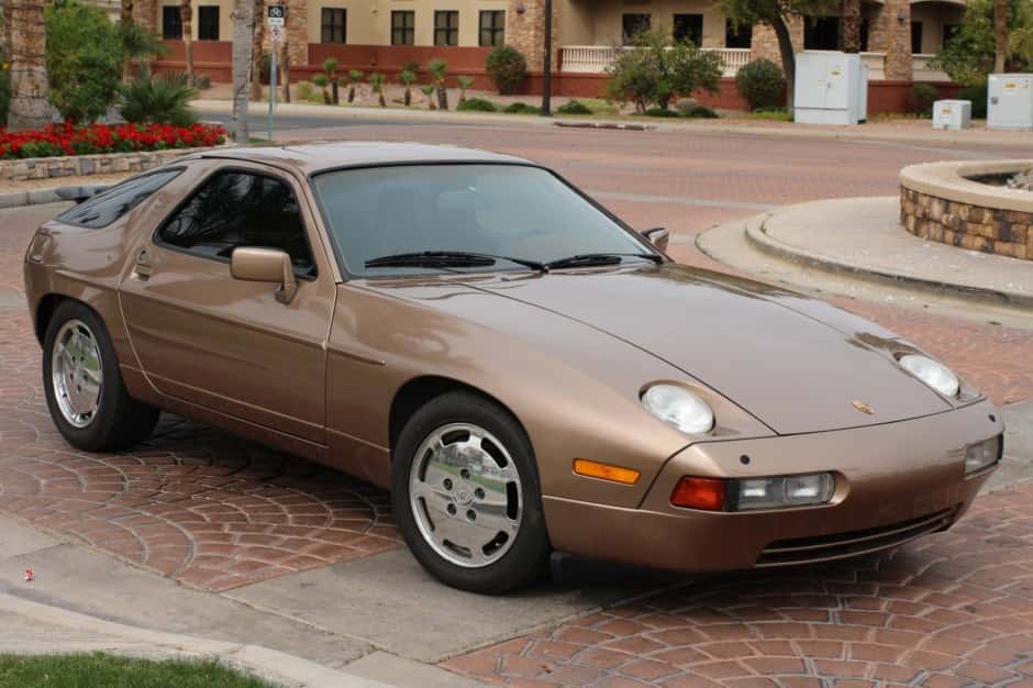 1987 Porsche 928 sold for $15,528
