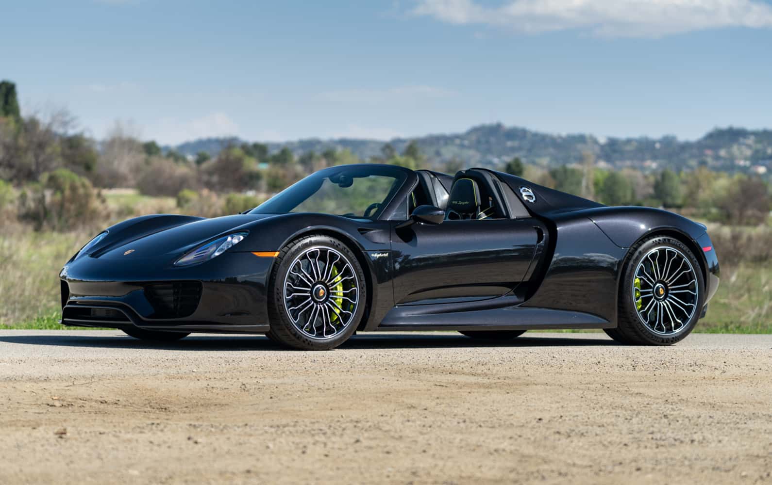2015 Porsche 918 Spyder sold for $1,144,000