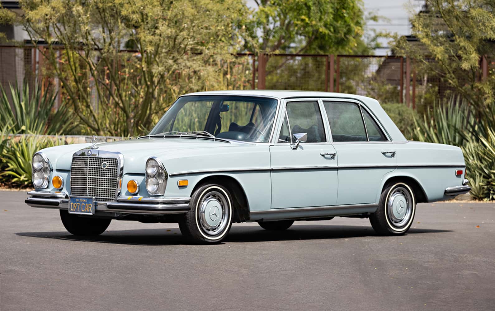 1970 Mercedes-Benz 280 SE sold for $23,100