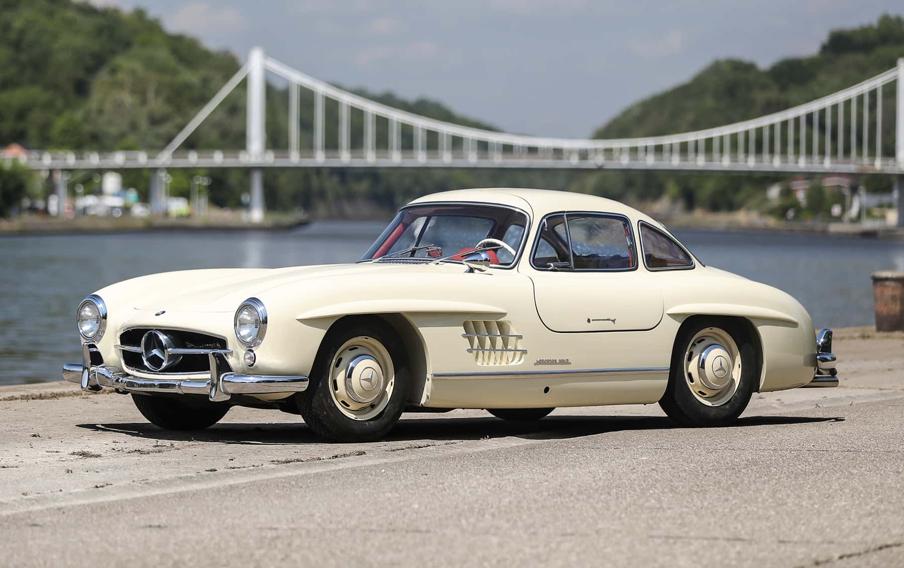 1956 Mercedes-Benz 300 SL Gullwing sold for $1,125,000