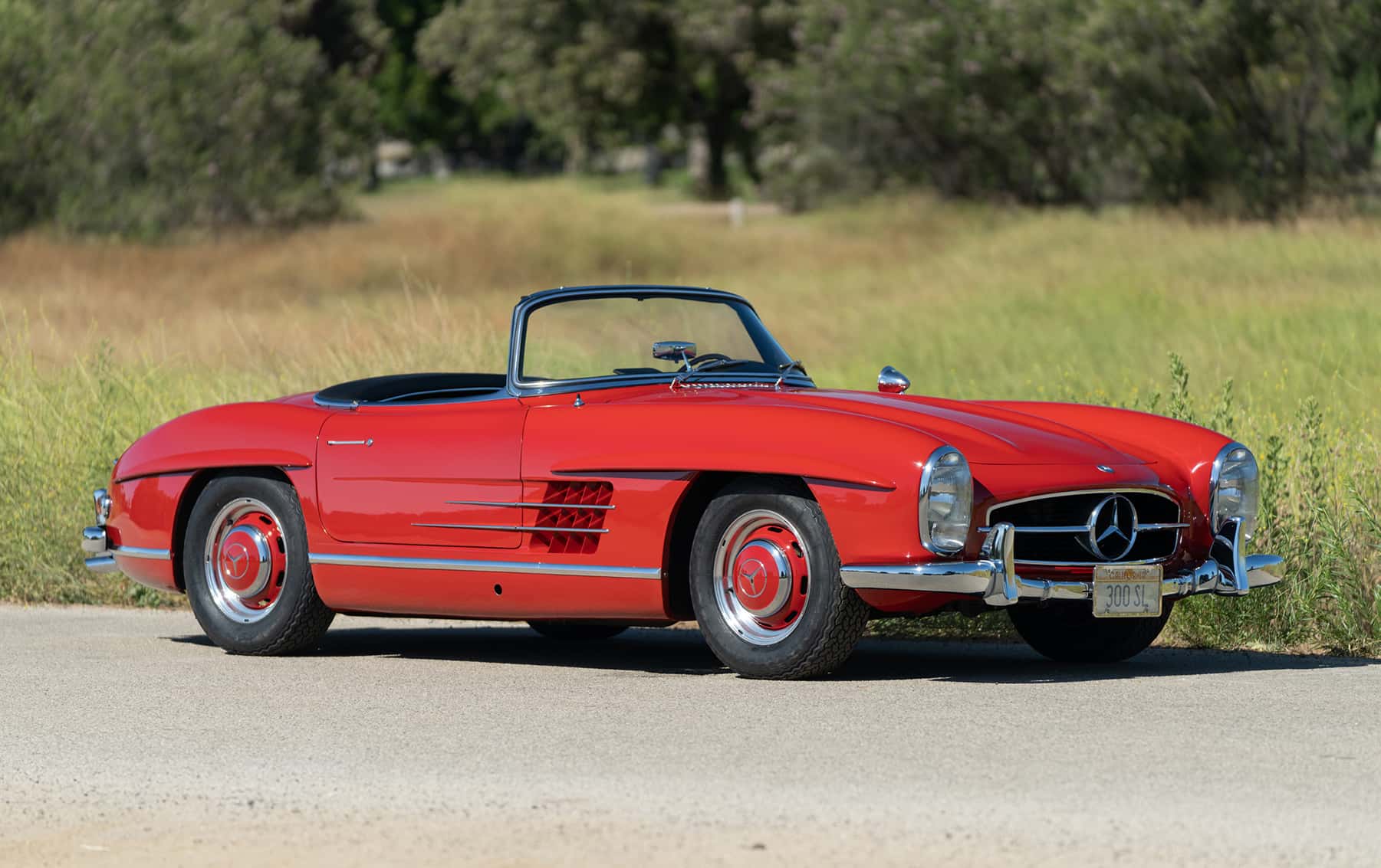 1962 Mercedes-Benz 300 SL Roadster sold for $1,572,500