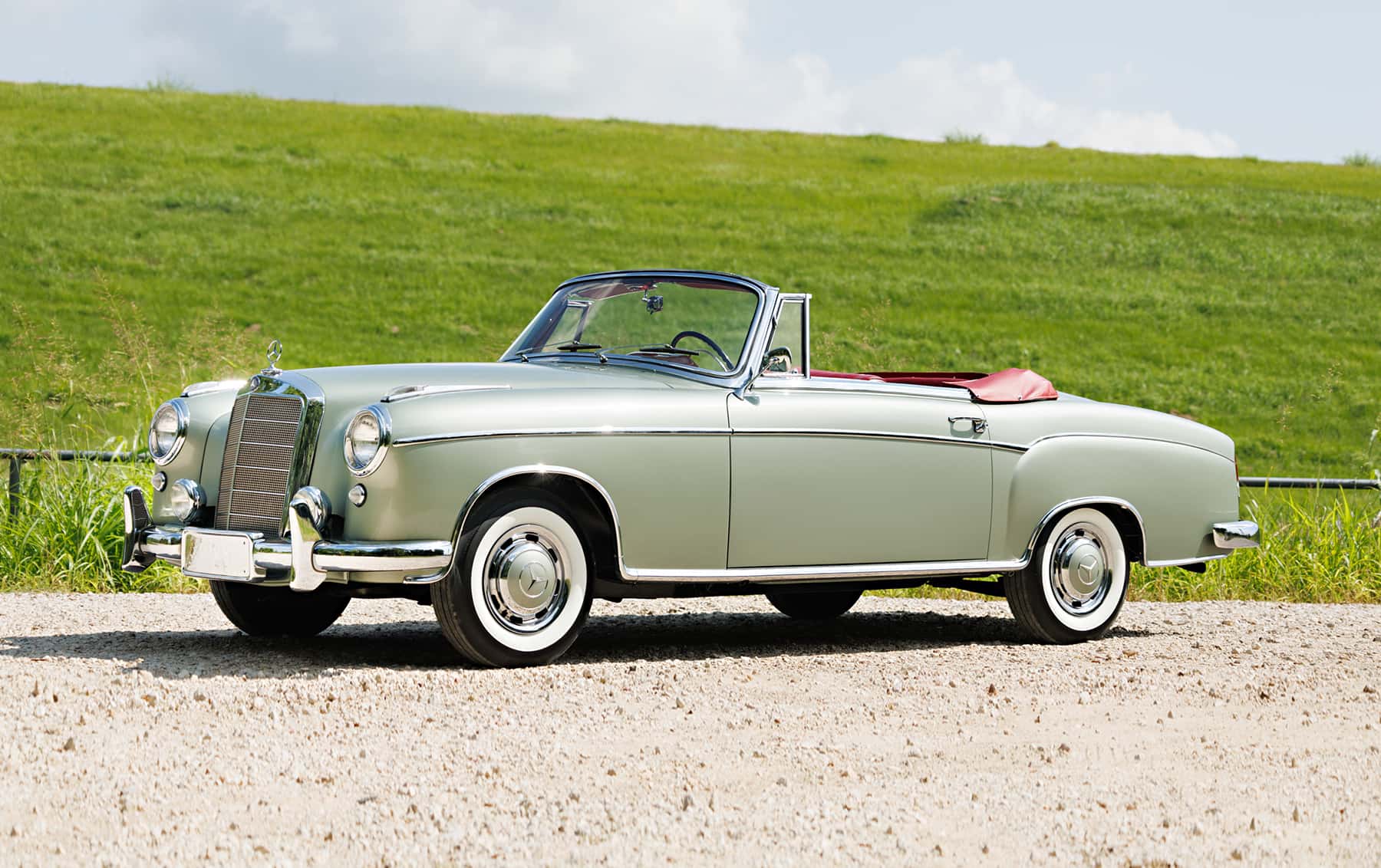 1957 Mercedes-Benz 220 S Cabriolet sold for $307,500