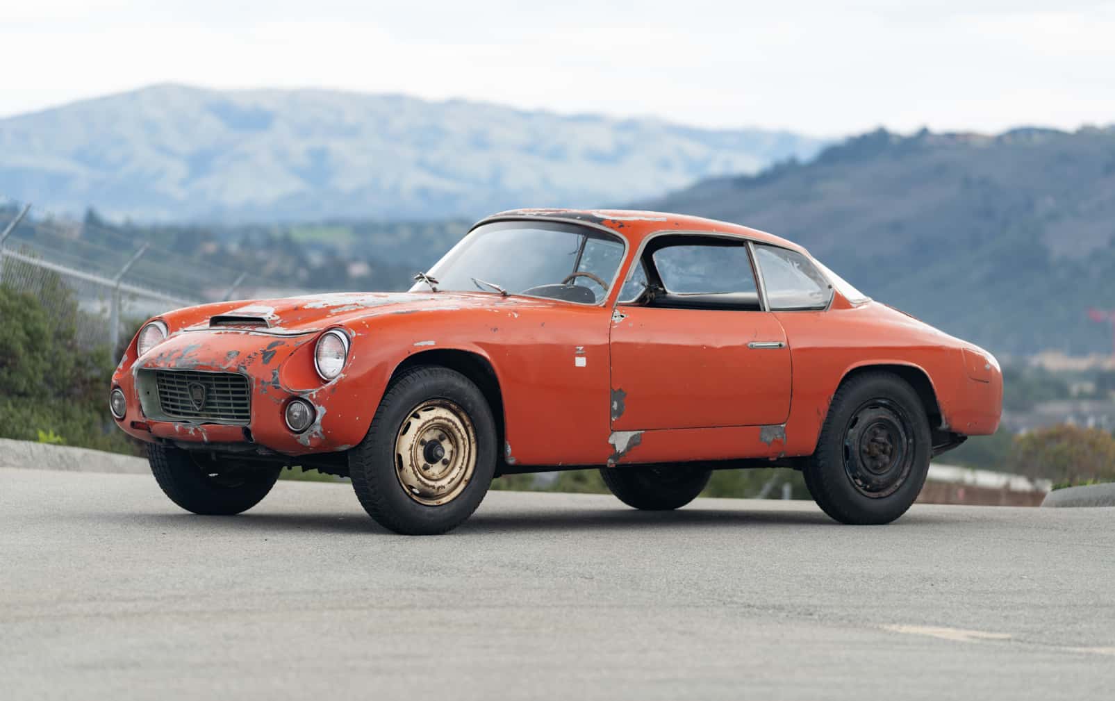 1959 Lancia Flaminia Sport sold for $78,400