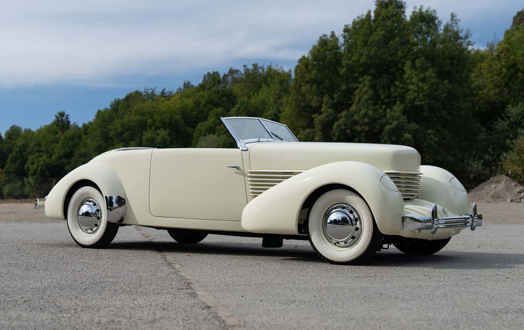 1937 Cord 812 Phaeton sold for $170,500