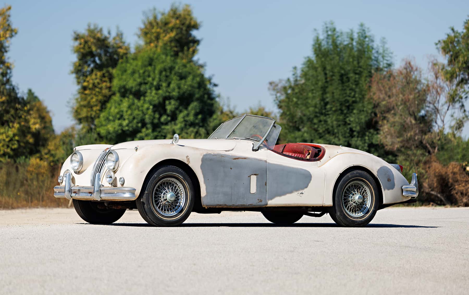 1956 Jaguar XK140 SE Roadster sold for $40,700