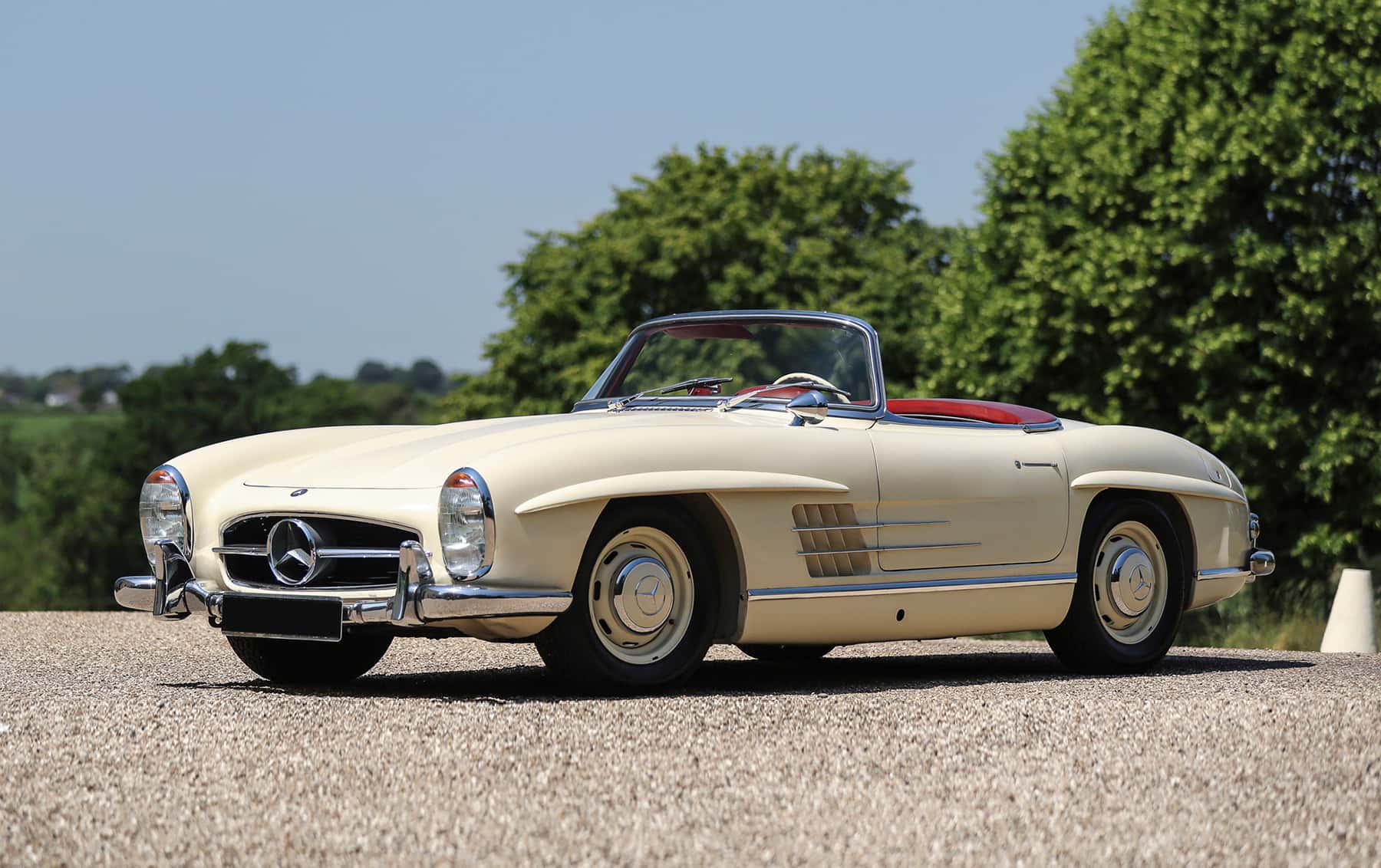 1962 Mercedes-Benz 300 SL Roadster sold for $1,800,000