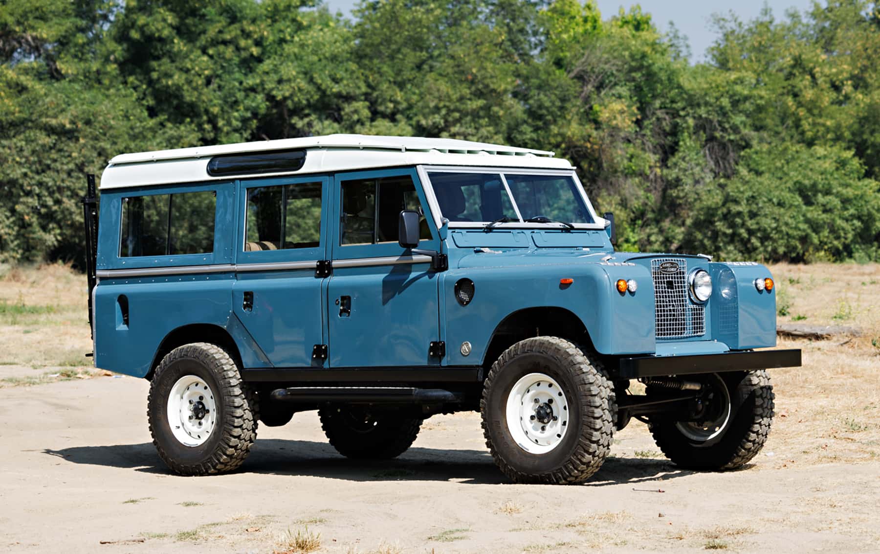 1965 Land Rover 109 Series IIA Station Wagon sold for $156,800