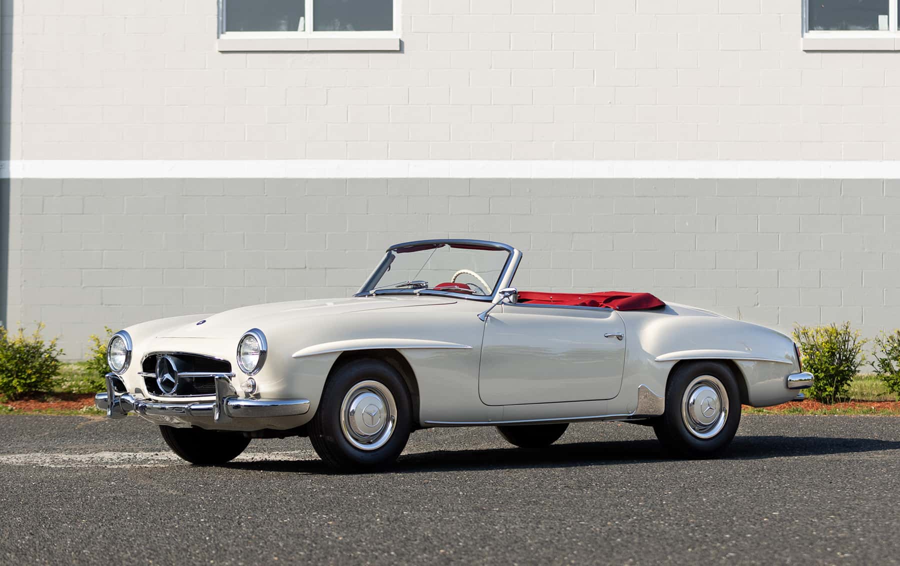 1963 Mercedes-Benz 190 SL sold for $212,800