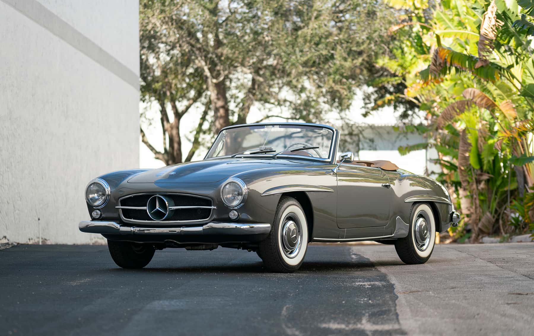 1962 Mercedes-Benz 190 SL sold for $190,400