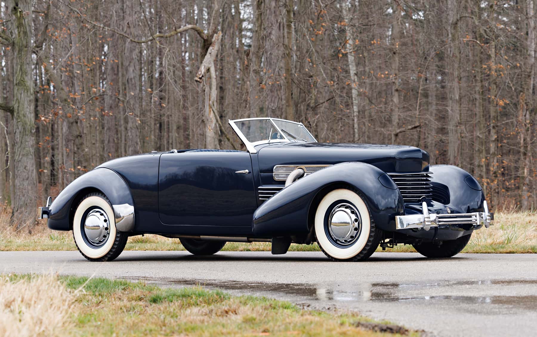 1937 Cord 812 S/C Cabriolet 'Sportsman' sold for $412,000