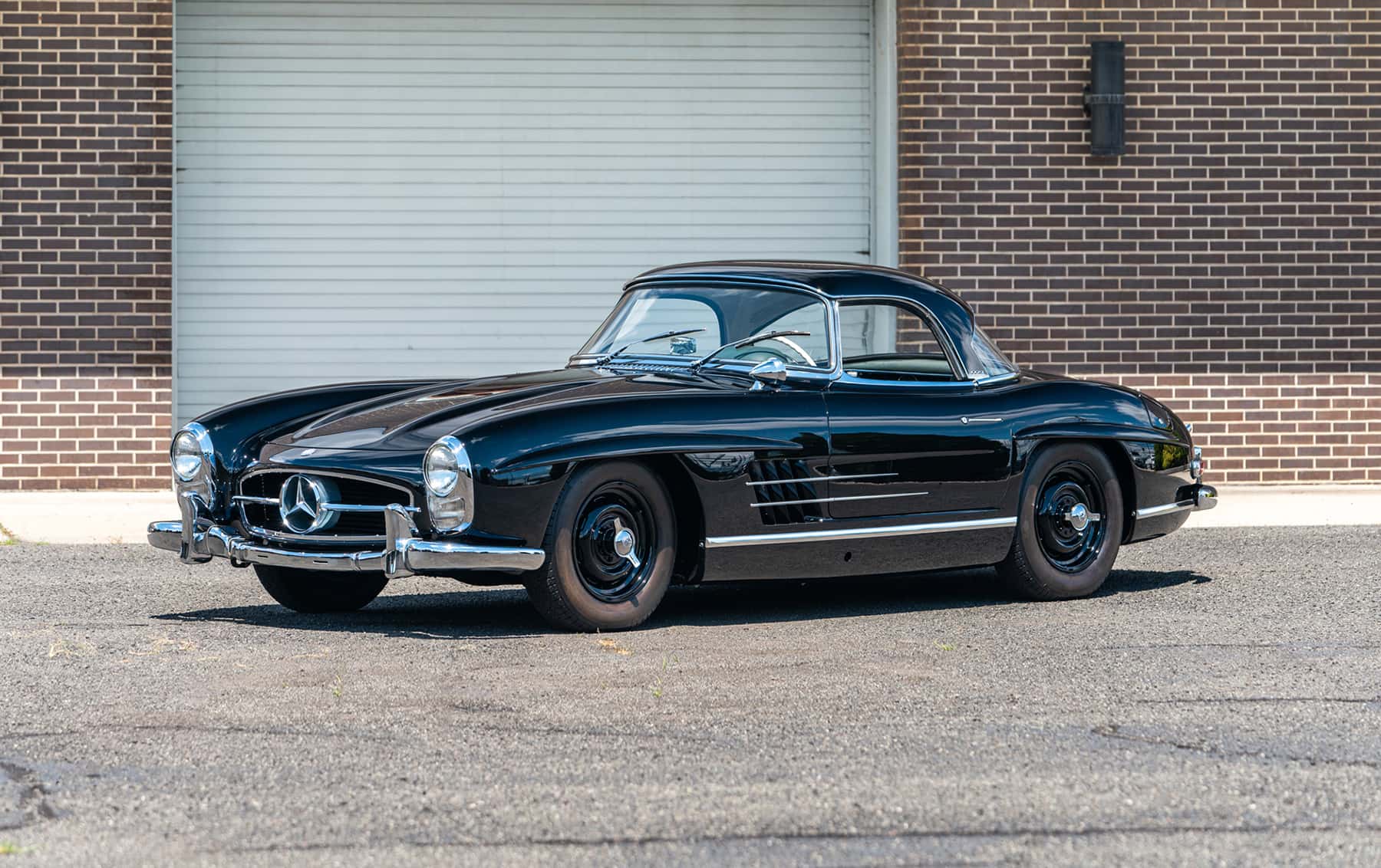 1960 Mercedes-Benz 300 SL Roadster sold for $1,200,000